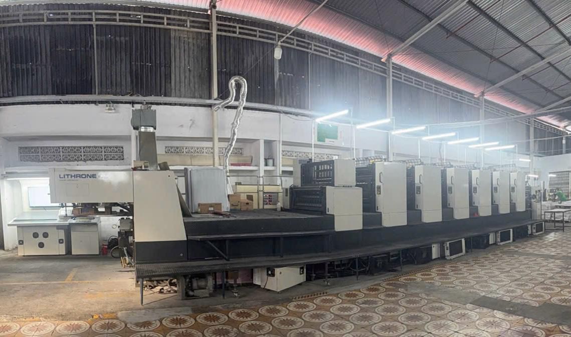 Komori Lithrone L640+CX+UV año 1999 maquina en linea impresion offset en venta