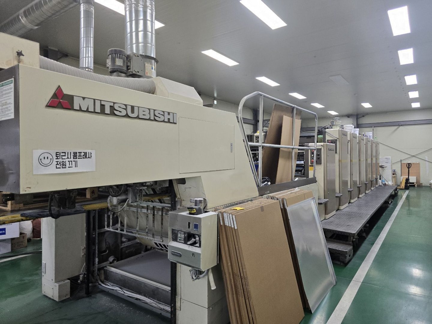 Mitsubishi D3000LS-6+TC+ED año 2002 impresion offset 6 colores en linea mas barniz