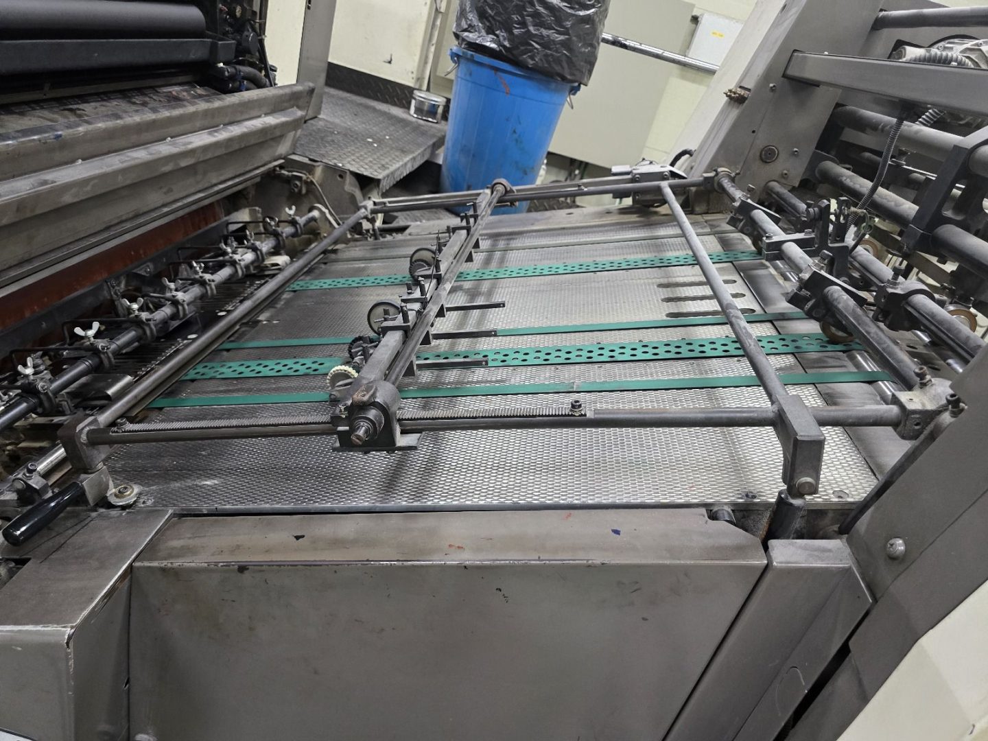 Mitsubishi D3000LS-6+TC+ED año 2002 impresion offset 6 colores en linea mas barniz - Image 6