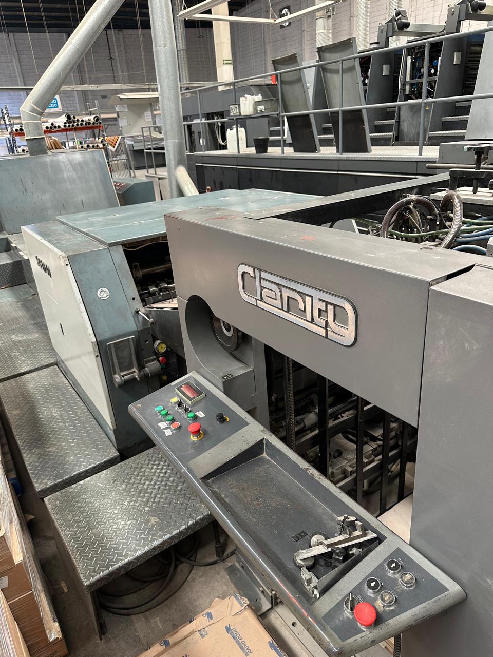 Barnizadora UV a registro y plasta 72 x 104 cm año 2007 en Guadalajara